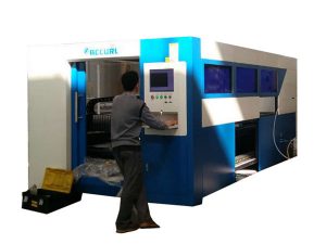 دستگاه برش لیزر فیبر نوری 2kw سرعت قابل تنظیم برای لوله فلزی